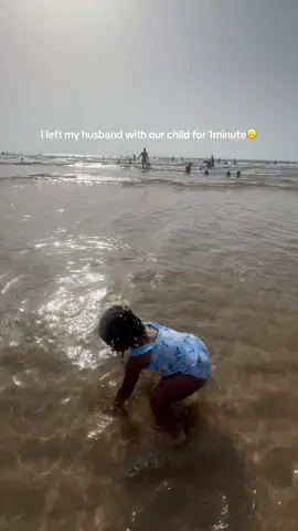 The anxiety I had watching this video lmaooo where is the sense of urgency. I understand you’re  nonchalant baby, but imma need you to be a little more chalant when it comes to our ONLY baby 😂 #dadsoftiktok #momlifebelike #beachvibes #morocco #babygirl #fyp 
