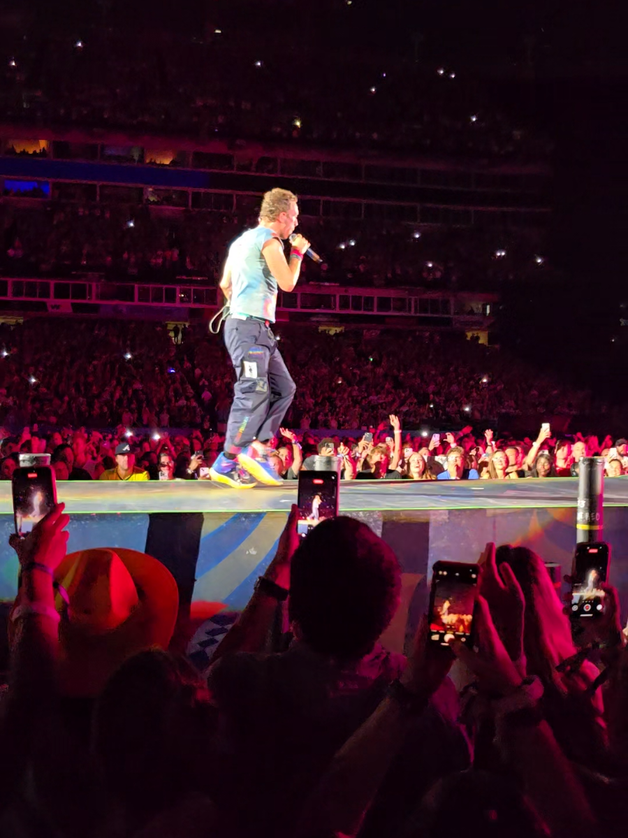 I absolutely love the vibe of this song!!!  This was so much fun singing this with Chris live!! #coldplay  #nashville  #musicofthespheres  #concerts  #bucketlist  #fyp 