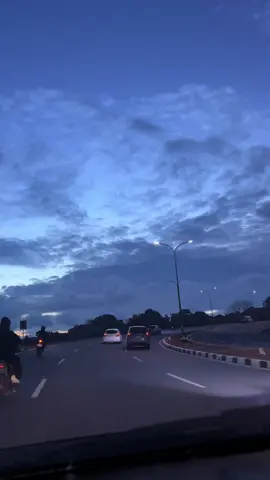 Jalan baru bandara,, makin keren aj eeeuuuyyy Batam kota ku..🤩🤩