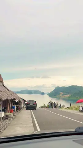 Pernahkah kamu membayangkan surga tersembunyi yang berpadu antara hijaunya perbukitan dan birunya laut? Itulah Mandeh – Raja Ampat-nya Sumatera Barat.
