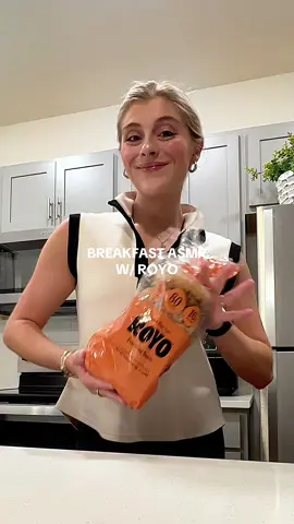 I think this is some of the best mail I’ve ever received @EATROYO 🥯🍞💛 High protein and fiber, low carb, delicious bagels and bread. Perfect for helping me balance my meals and get in nutrients. Love that one of the co-founders is a registered dietitian! #easybreakfast #highprotein #highfiber #lowcarb #quickrecipes 
