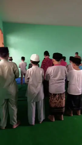 ulang  ✨Kegiatan Ramadhan Penuh Makna✨ Ramadhan bukan hanya tentang menahan lapar, tapi juga memperbanyak kebaikan. Hari ini, kami bersama-sama mengikuti kegiatan [contoh: buka puasa bersama, santunan, pesantren kilat, dll] sebagai bentuk rasa syukur dan kebersamaan. Semoga menjadi ladang pahala dan mempererat tali silaturahmi. 🌙💫 #RamadhanBersama #KegiatanRamadhan #RamadhanBerkah #IndahnyaBerbagi #PesantrenKilat #BukberRamadhan #Ramadhan1446H #MarhabanYaRamadhan #RamadhanCeria