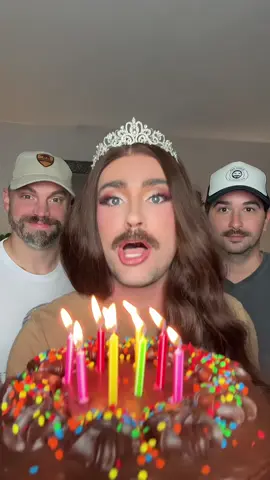 Not sure why men don’t have anything like this but we gotta fix that #countrydrag #birthdaymakeup #makeuptutorial @CollyKiLLit  Products used: Foundation - True Match in C5 Lipstick - Fairest Nude @L’Oréal Paris  Concealer - Boi-ing Cakeless Concealer  @Benefit Cosmetics  Bronzer - Bounce Cream Bronzer in Topaz @Beautyblender  Liquid contour - Camo Liquid Contiur in Fair @e.l.f. Cosmetics  Liquid Blush - Watermelon Hlow Dewy Flush in Berry Glass Balm in Ice Bingsoo @Glow Recipe  Setting Spray - Photo Finish Endurance Lip Liner - Be Legendary in Deep Mauve Highlighter - Becca Shimmer Powder Mascara - Super Fan @Smashbox Cosmetics  Blush - Color Fuse Blush in Hibiscus Haze @Haus Labs by Lady Gaga  First Eyeshadow Palette - Pro Palette Artist Edition Meraki @LORAC Cosmetics  Second Eyeshadow Palette - Ellis  @Blend Bunny Cosmetics  Liquid Liner - 24/7 Inks in Zero @urban decay 