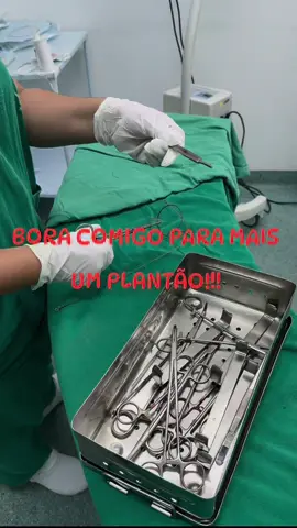 Bora pro treino mais insano da semana: o plantão! 👊🏻 Aqui a gente corre, pensa e age mais rápido que em qualquer triatlo. Vem ver a maratona diária de quem ama o que faz, mesmo cansado. 🔥 colocar roupa do centro Qual seu 'combustível' pra aguentar o ritmo? Conta pra mim!