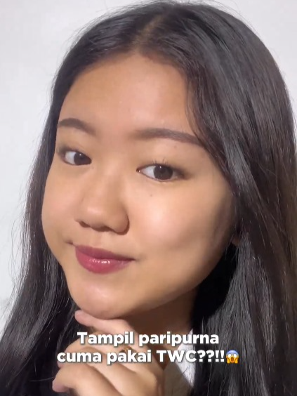 Gak nyangka, TWC doang bisa bikin muka se-flawless ini!😱 kuncinya cuma pakai It's So Porefect dari Azarine😍 #azarine #azarineproduct #azarinemakeup #azarinemakeupseries #azarinecosmetic #azarinetwc #twc #twclokal #itssoporefect #fyp