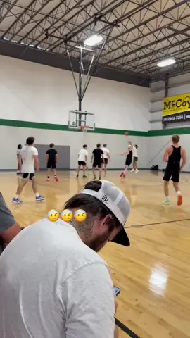 Who pump fakes these days? #basketball #pumpfake #ouch #injury #fail 