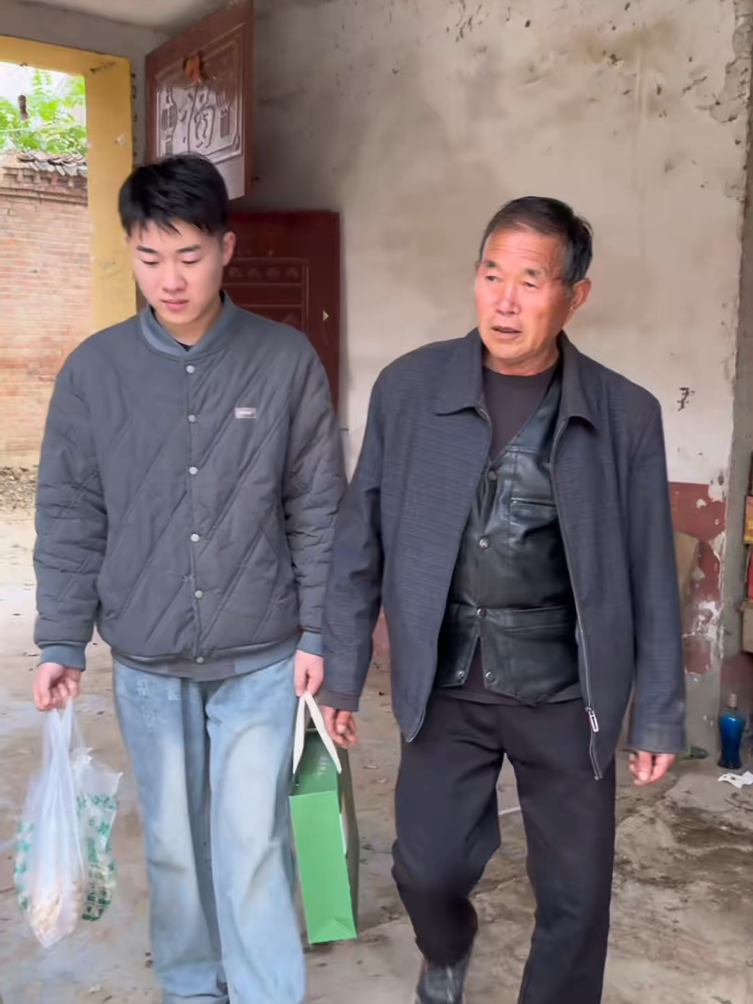 Argument during blind date in Shandong.