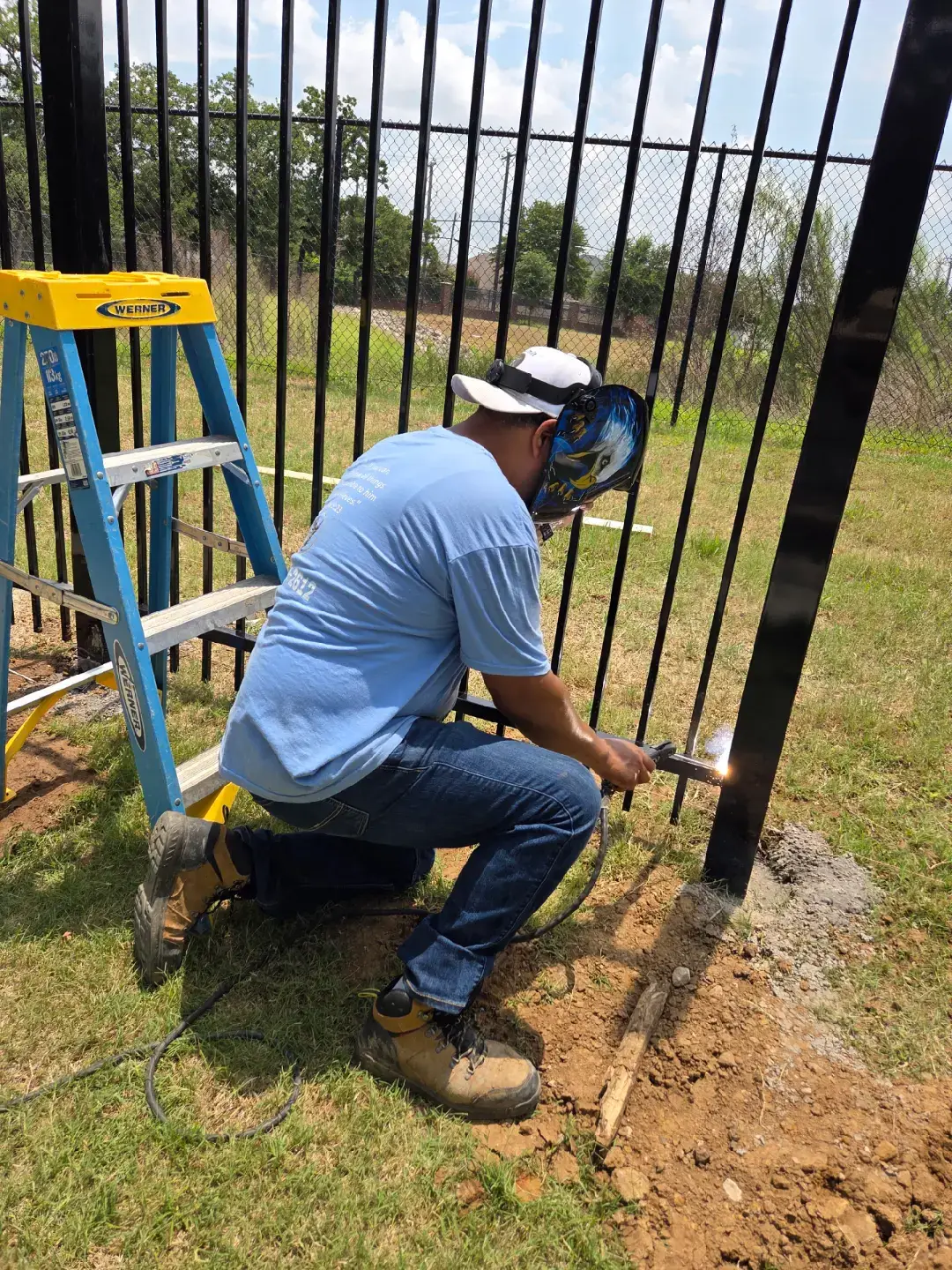 we welding too. there is no Limit with No Limit Fence and Construction #commercial #yardwork #fence 
