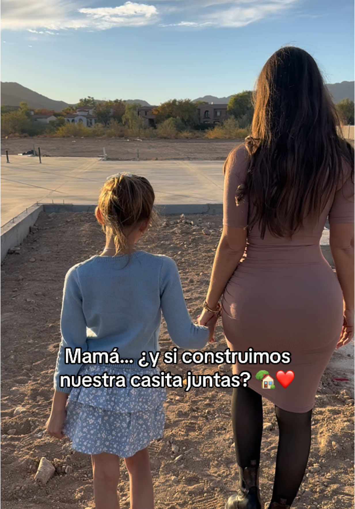 Mamá, ¿y si le ponemos paredes a todos esos sueños que compartimos? 🛠️🏠🫶 #fyp #familia #construction #customhome #newbuild 