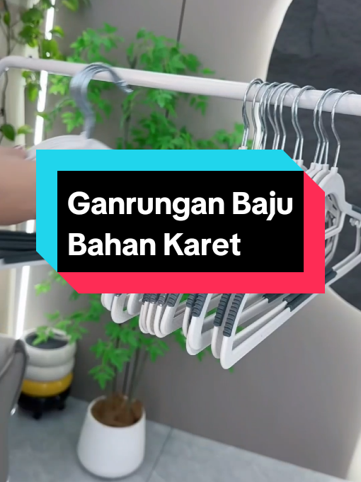 Gantungan Baju Dewasa isi 10 pcs dengan Bahan Karet Tebal Gantungan Baju Anti Slip  #PeralatanRumahTangga #KebutuhanRumah #fypage  #GantunganBajuViral #hangerbajukaret 