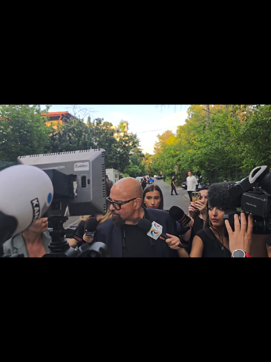 Piedone primul care a venit cu 0 coroana de flori la vila lui Iliescu.#viral #foryou #fyp 