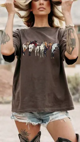 Riding wild and free, just like a true cowgirl 🤠 🐎 #cowboy #cowgirl #westernfashion #westernstyle #viralvideo #fyp #OOTD #comfortcolors #shirt #horseriding 