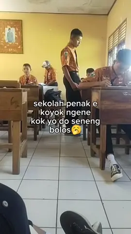 anak baik tidak boleh bolos, mending bobok di kelass😚😚#tsma #ngawi24jam #fyp 