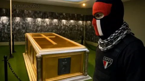 Tipo Guerrilha 🥷🏽 . . . . . . . . #spfc #saopaulofc #saopaulo #tricolor #memesfutebol #futebol #tricolorpaulista #tricolordomorumbi #guerrilhasaopaulina