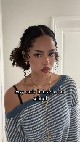 in 100 degree weather btw #backtoschoolhairstyles #spacebuns #lowbun #curlyhairtutorial #curlyhairstyles 