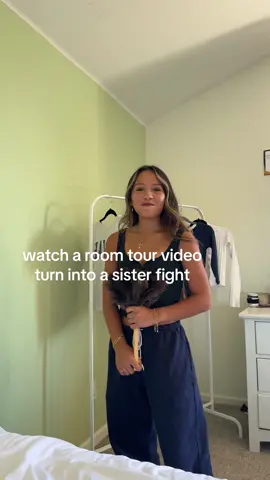 shouldn’t have let her film & hold down for 2x speed @alyza #fyp #RoomTour #room #relatablw #sister 