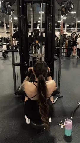 Take the videos ! I never new my back had transformed into this❤️❤️#gym #fyp #gymgirl 
