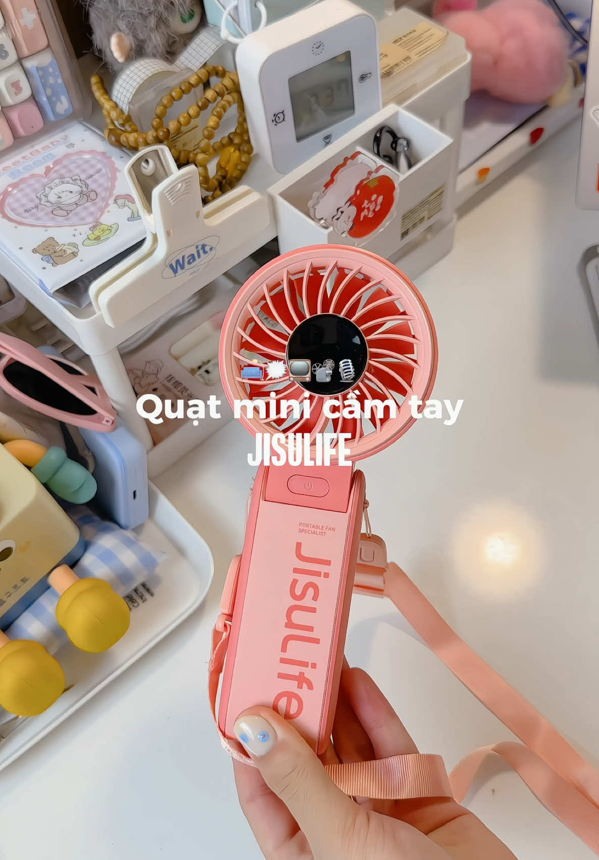 Dạo này trời nóng diennnnn íiii máaa😭😭😭😭😭 #xuhuong #foryou #thanhhuyencutiexiu #fyp #xh #quatmini #quatminicamtay #jisulife #jisulifeminifan #muahenongnuc 