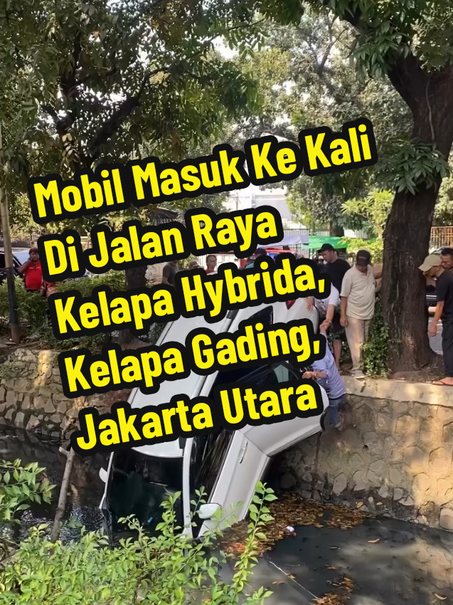 Rabu pagi, 6 Agustus 2025, dilaporkan terjadi kecelakaan mobil terperosok masuk ke kali di depan Sekolah BPK Penabur, Jalan Raya Kelapa Hybrida, Kelapa Gading, Jakarta Utara. Mohon berhati-hati dalam berkendara. #kelapagading #jakartautara  ----- Ikuti akun kami untuk update informasi terkini Jakarta dan sekitarnya ----- 📹 : ig via ariefrahmnnn
