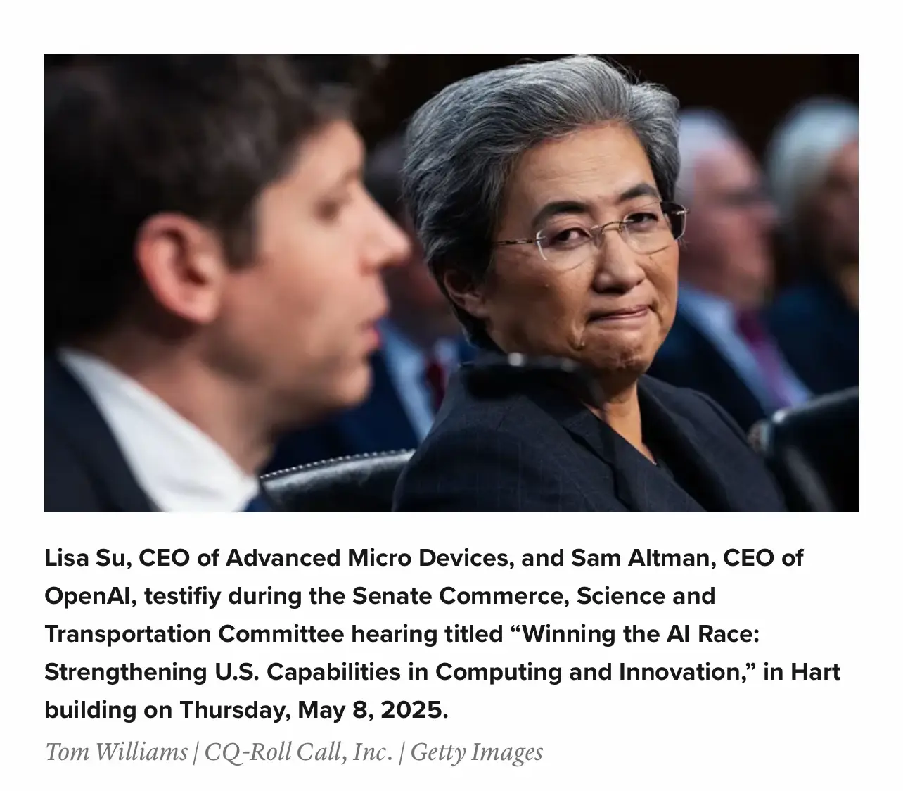 AMD รายงานผลประกอบการไตรมาสที่อ่อนแอกว่าที่คาดไว้ แม้รายได้จะสูงกว่าประมาณการ AMD รายงานผลประกอบการประจำไตรมาสเมื่อวันอังคารที่ผ่านมา ซึ่งต่ำกว่าความคาดหวังของนักวิเคราะห์ บริษัทตามหลัง Nvidia ในตลาดหน่วยประมวลผลกราฟิก (GPU) ลูกค้ารายใหญ่ เช่น Meta และ OpenAI กำลังหันมามองหา AMD มากขึ้น  เพื่อเป็นทางเลือกแทนชิปของ Nvidia โดยเฉพาะในด้านการประมวลผลอินเฟอเรนซ์  ซึ่งเป็นขั้นตอนที่โมเดล AI ถูกนำไปใช้งานจริงกับสาธารณชน === AMD เป็นผู้ผลิตหน่วยประมวลผลกราฟิก (GPU) สำหรับปัญญาประดิษฐ์รายใหญ่อันดับสอง รองจาก Nvidia  ซึ่งครองส่วนแบ่งตลาดส่วนใหญ่ แต่ลูกค้ารายใหญ่ในวงการ AI เช่น Meta และ OpenAI กำลังหันมาให้ความสนใจกับ AMD มากขึ้น  เพื่อใช้เป็นทางเลือกแทนชิปของ Nvidia ที่มีราคาสูง  โดยเฉพาะสำหรับงานอินเฟอเรนซ์ หรือการประมวลผลเมื่อนำโมเดล AI ไปใช้งานจริงกับผู้ใช้งานทั่วไป ในไตรมาสที่ผ่านมา AMD ได้ประกาศเปิดตัวชิป AI รุ่นใหม่ชื่อว่า Instinct MI400  ซึ่งคาดว่าจะวางตลาดในปีหน้า  โดย Sam Altman ซีอีโอของ OpenAI ได้ให้คำมั่นว่าจะใช้ GPU รุ่นใหม่ล่าสุดของ AMD ทั้งนี้ AMD ยังต้องเผชิญกับข้อจำกัดด้านการส่งออกชิป  ซึ่งบางรุ่นของชิป AI ถูกควบคุมโดยรัฐบาลสหรัฐฯ  เนื่องจากมีความกังวลว่าหน่วยประมวลผลที่ทรงพลังเหล่านี้อาจถูกฝ่ายตรงข้ามนำไปใช้เพื่อแซงหน้าศักยภาพของสหรัฐฯ หรืออาจนำไปใช้ในทางการทหาร === “รายได้จากธุรกิจ AI ลดลงเมื่อเทียบกับปีก่อน เนื่องจากข้อจำกัดด้านการส่งออกของสหรัฐฯ  ทำให้ไม่สามารถขาย MI308 ให้กับจีนได้  และเราก็กำลังเริ่มเปลี่ยนผ่านไปสู่เจเนอเรชันถัดไป”  ลิซ่า ซู (Lisa Su) ซีอีโอของ AMD กล่าวในการประชุมทางโทรศัพท์กับนักวิเคราะห์ ก่อนหน้านี้ MI308 ถูกสั่งห้ามส่งออกไปยังจีนตั้งแต่เดือนเมษายน  ซึ่งทางบริษัทระบุว่าทำให้สูญเสียรายได้ไปถึง 800 ล้านดอลลาร์ในไตรมาสเดือนมิถุนายน ซูยังกล่าวกับนักวิเคราะห์ว่า ชิป AI รุ่นใหม่ล่าสุดของบริษัทชื่อว่า Instinct MI350  มีความสามารถในการแข่งขันกับชิป GB200 ของ Nvidia  ทั้งในด้านการฝึกสอนและการประมวลผลอินเฟอเรนซ์ “เจ็ดในสิบบริษัทที่สร้างโมเดลและบริษัท AI ชั้นนำ ใช้ Instinct” ซูกล่าว  และระบุว่า AMD กำลังเจรจากับลูกค้ารายใหญ่เพื่อสร้างคลัสเตอร์ที่ใช้ชิป AI ของบริษัท === ธุรกิจหลักของ AMD นอกเหนือจาก GPU คือการผลิตหน่วยประมวลผลกลาง หรือ CPU ซึ่งแข่งขันกับ Intel ในการให้พลังงานแก่เซิร์ฟเวอร์แบบดั้งเดิม ทั้ง CPU และ GPU ถูกรวมรายงานอยู่ในกลุ่มธุรกิจศูนย์ข้อมูลของบริษัท  ซึ่งมีรายได้อยู่ที่ 3.2 พันล้านดอลลาร์ เพิ่มขึ้น 14% เมื่อเทียบกับปีก่อน AMD กล่าว เมื่อวันอังคารว่า CPU สำหรับศูนย์ข้อมูลของบริษัทมีความต้องการเพิ่มขึ้น  เนื่องจากมีบทบาทสำคัญในเซิร์ฟเวอร์ AI ที่ใช้ GPU “ในรายจ่ายด้านทุนของคลาวด์บางรายที่ออกมาซึ่งถือว่ามีแนวโน้มดี ตัวเลขเหล่านั้นไม่ได้สะท้อนเฉพาะในส่วนของ GPU เท่านั้น  แต่ยังรวมถึงการลงทุนใน CPU อย่างมีนัยสำคัญด้วยเช่นกัน” ซู กล่าว === อีกหนึ่งกลุ่มธุรกิจหลักของ AMD คือกลุ่ม Client และ Gaming ซึ่งรวมถึง CPU ของบริษัทสำหรับแล็ปท็อปและเดสก์ท็อป  รวมถึง GPU สำหรับการเล่นเกม 3 มิติ  โดยกลุ่มนี้มีรายได้เพิ่มขึ้น 69% เมื่อเทียบกับปีก่อน อยู่ที่ 3.6 พันล้านดอลลาร์ รายได้จากกลุ่ม Client เพียงอย่างเดียวเพิ่มขึ้น 57% มาอยู่ที่ 2.5 พันล้านดอลลาร์  ซึ่งใกล้เคียงกับประมาณการของ StreetAccount ที่ 2.56 พันล้านดอลลาร์  โดยได้รับแรงหนุนบางส่วนจากความต้องการ CPU เดสก์ท็อปรุ่นใหม่ของบริษัทในตระกูล AMD Ryzen Zen 5 ที่แข็งแกร่ง รายได้จากกลุ่ม Gaming เพิ่มขึ้น 73% เมื่อเทียบรายปี อยู่ที่ 1.1 พันล้านดอลลาร์  เทียบกับประมาณการของ StreetAccount ที่ 784 ล้านดอลลาร์  โดย AMD ระบุว่า การเติบโตดังกล่าวมาจากความต้องการที่เพิ่มขึ้นของชิปแบบกำหนดเองสำหรับเครื่องเกมคอนโซลและ GPU สำหรับการเล่นเกม === AMD’s main business, aside from GPUs, is making central processors, called CPUs, which compete with Intel to power more traditional servers. The other major segment for AMD is called Client and Gaming, which includes the company’s CPUs for laptops and desktops, and its GPUs for 3D gaming. That was up 69% on an annual basis to $3.6 billion. Client revenue by itself rose 57% to $2.5 billion, in line with the StreetAccount expectations of $2.56 billion, partially driven by strong demand for the company’s latest desktop CPUs, which it calls AMD Ryzen Zen 5. Gaming revenue by itself was up 73% year-over-year to $1.1 billion, versus StreetAccount estimate of $784 million, with its growth due to increased demand for custom chips for game consoles and gaming GPUs, AMD said.
