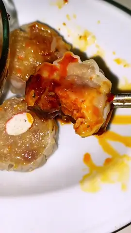 ENAK BANGET DIMSUM NYA 🥵🥵 #dimsum #dimsumhalal #dimsumayam #dimsumchilioil #cemilanviral #fypage #bismillahfyp 