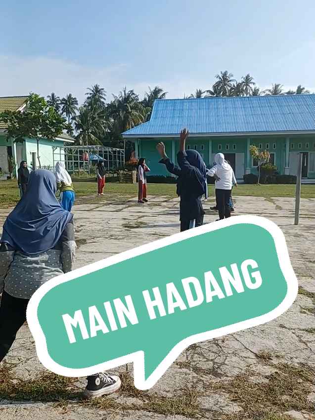 Kita Main Hadang dulu. ada juga yang bilang main kelar