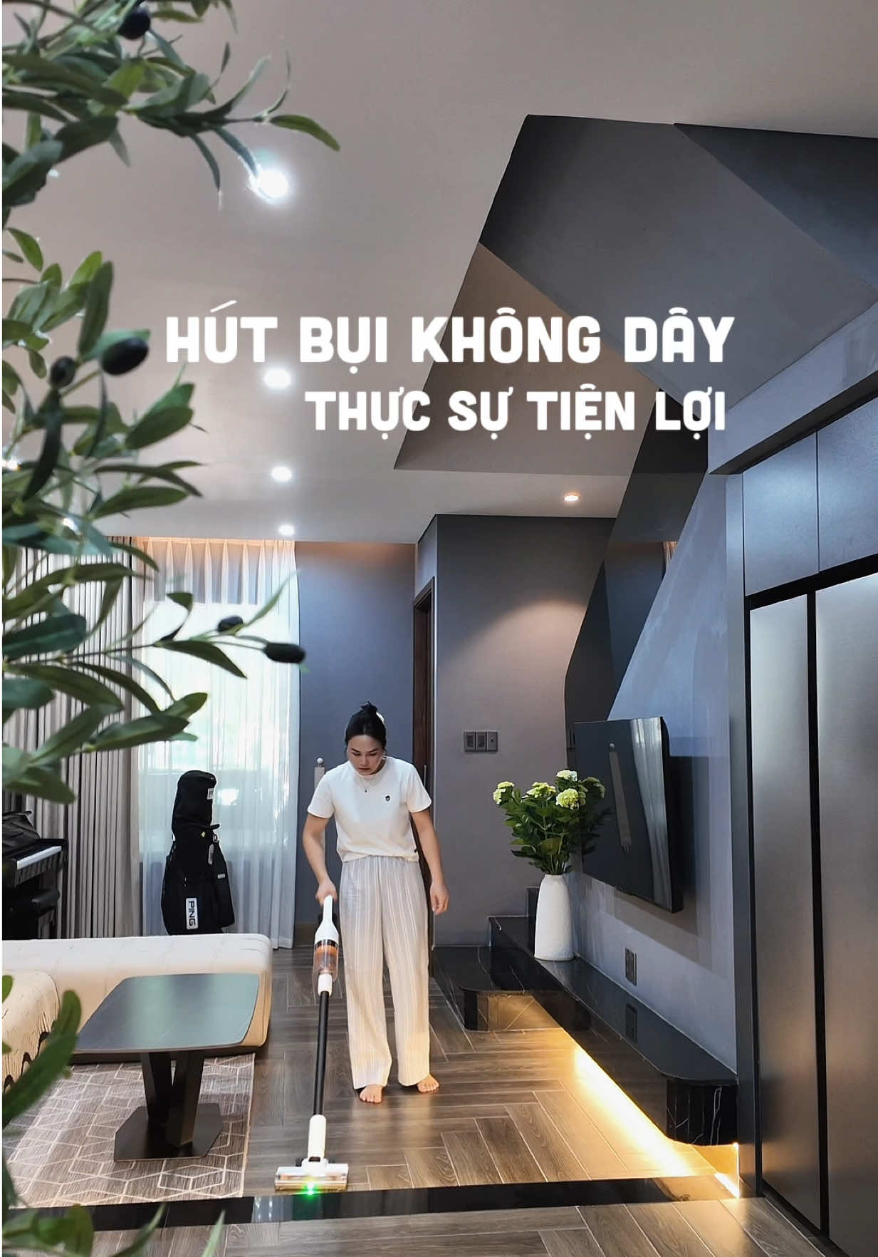 Hút bụi không dây thật sự tiện lợi…👍🏻 #momitrendii#Home#mayhutbuikhongday#deerma#deermavietnam#t10w 