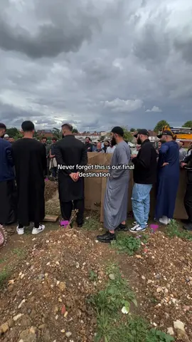 Subhanallah. May Allah forgive everyone in the grave Ameen. #fyp #muslim #akhirah #islamicreminder 