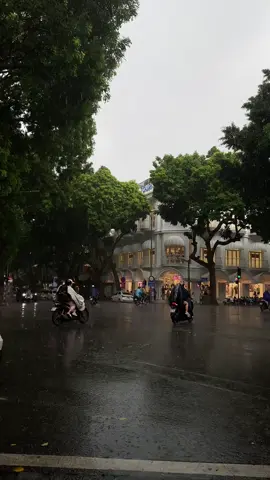 Hà Nội mưa một chút. #hanoi #thuhanoi 