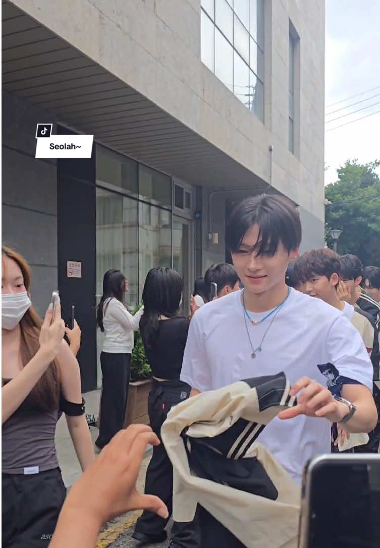 하트 လုပ်ပေးသွားကြသောကဲကဲသဲသဲအတွဲရယ်ပါ😭🫶🏾 #leowon #leesangwon #leeleo #boysplanet 