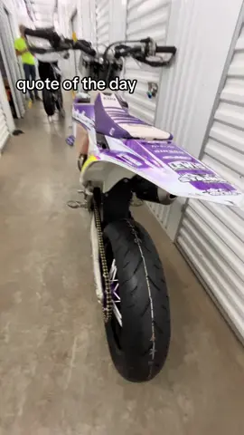 my bitch a 10 and she got a green thumb. she planting tulips on this dih #419brock #handrbrock #fyp #fypシ #foryoupage #jokes #dirtbike #supermoto #warp9 #relateable 