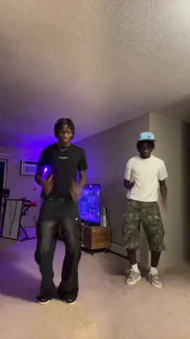 Last one😅🫶🏾 #fypシ #duo #twin #fyp #blowthisup #dance #viral #dancechallenge #trending #tripout #latestdance #newdance 