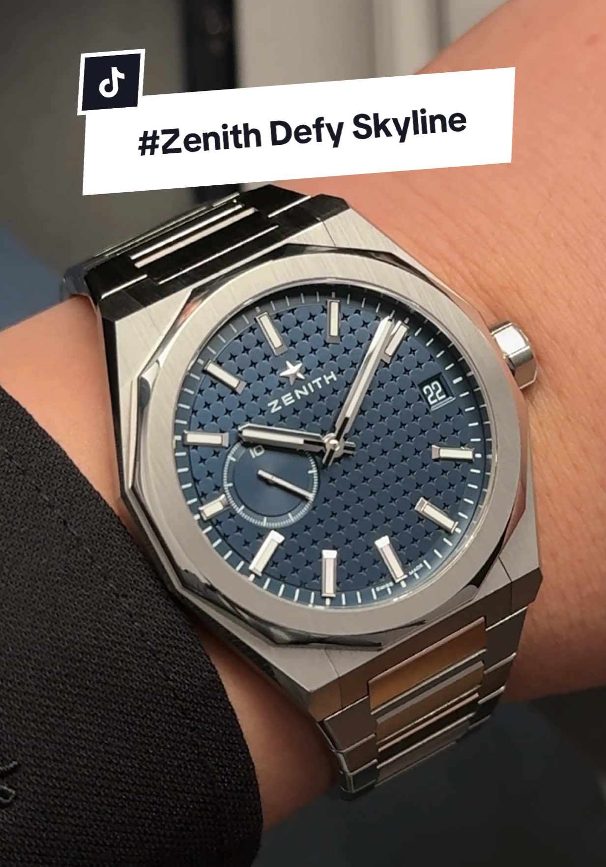 Zenith Defy Skyline 41mm – không chỉ là phong cách, mà là kỹ thuật. Dial xanh star‑pattern tạo chiều sâu, bezel cắt khía hiện đại, và El Primero 3620 hiển thị 1/10 giây cực độc. Dây thép + cao su thay nhanh, chống nước 100 m, trữ cót 60h. Một chiếc “dress‑sport” hiệu năng cao – dành cho người hiểu về đồng hồ, không phải chạy trend. #Zenith #DefySkyline #ElPrimero3620 #SwissMade #huyhocwatch #donghopho #SwissWatch #donghochinhhang #ĐồngHồThụySỹ #ĐồngHồNam #dongho #donghoco #xuhuong 