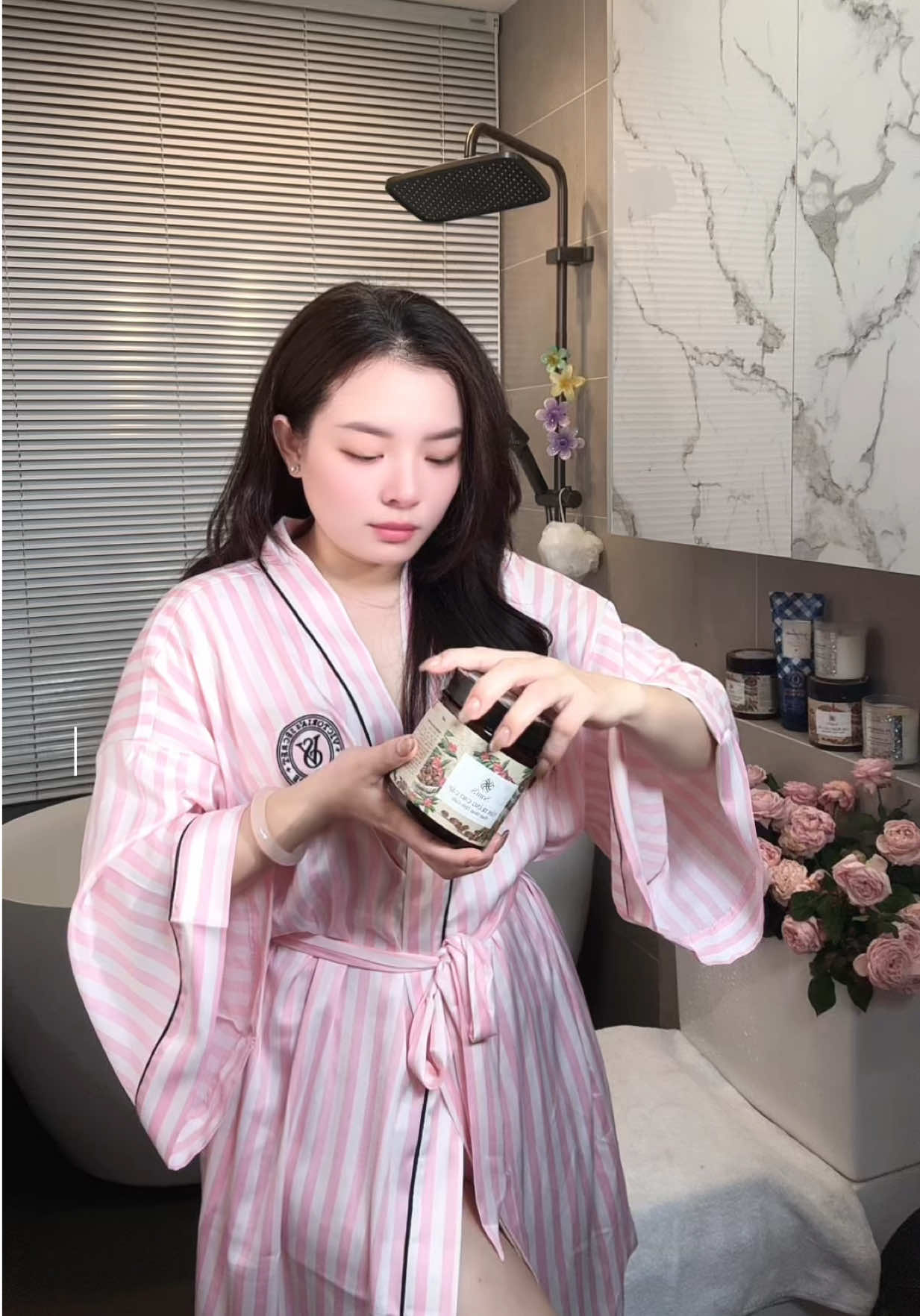 Tắm trắng không chỉ là đẹp mà là để YÊU CHÍNH MÌNH @KEM BODY SAM TÂY 2 #tămtrangthiennhien #tămtrangcaphesamtay #minda #trangda #tambotthiennhien #tamtrangcaphethanhoattinh #lamdep #biquyetlamdep #xuhuong #bodycare 
