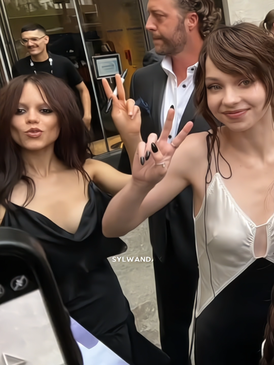 I know exactly what you are, Jenna 👀 #wenclair #jennaortega #emmamyers #wednesdayseason2 #netflix #foryoupage #fyp 