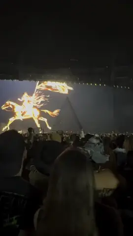 Just realized she changed the portals going into each act over time, (not in this video) but you see it’s just a triangle 😳 #Beyonce #CowboyCarter 