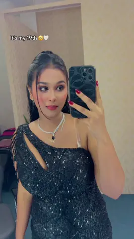 දේදුනු මලක්ද?😒😂#foryou #trend #trendingsong #srilankan_tik_tok🇱🇰 #ceylon_tik_tok #fypage #onemillion #onemillionaudition #birthdaygirl #birthday #fypシ゚ 