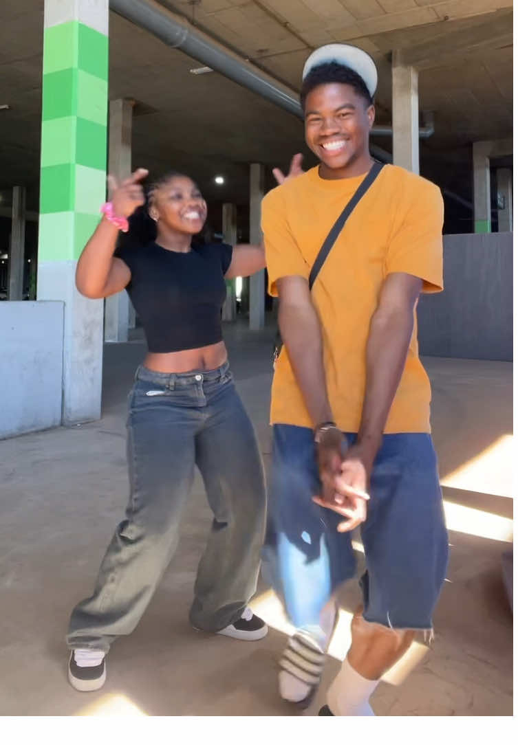 Twin fr🫶🏽 #fypシ゚ #dancechallenge #gf #fyp #tiktok 