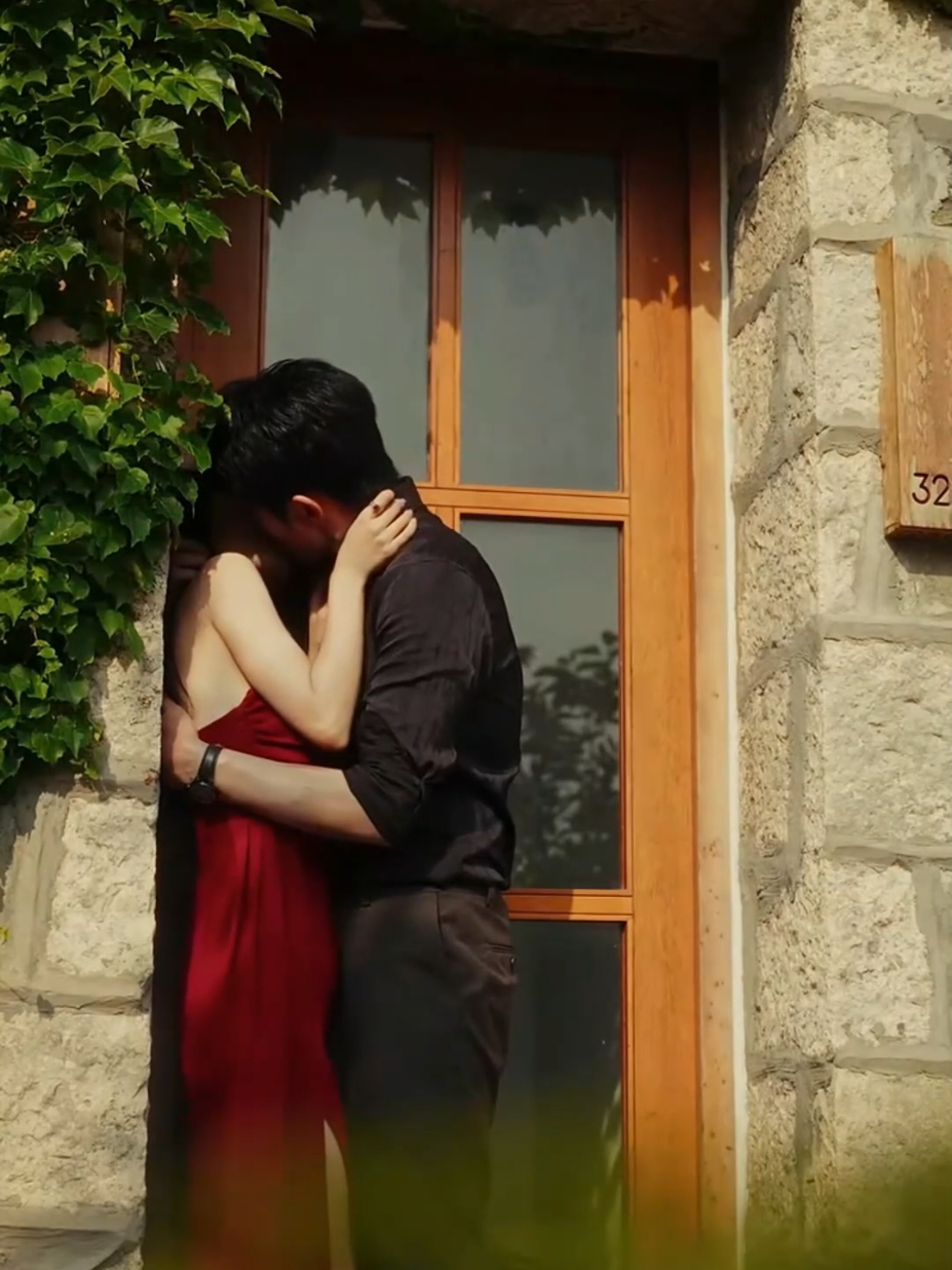 Kiss me 💋🔍 Search for 5tg161 on the Kalos TV app to watch the full drama. Or tap the 🔗 below the homepage and search for this video title to watch the next episode. #kalostv #wangkiamu 