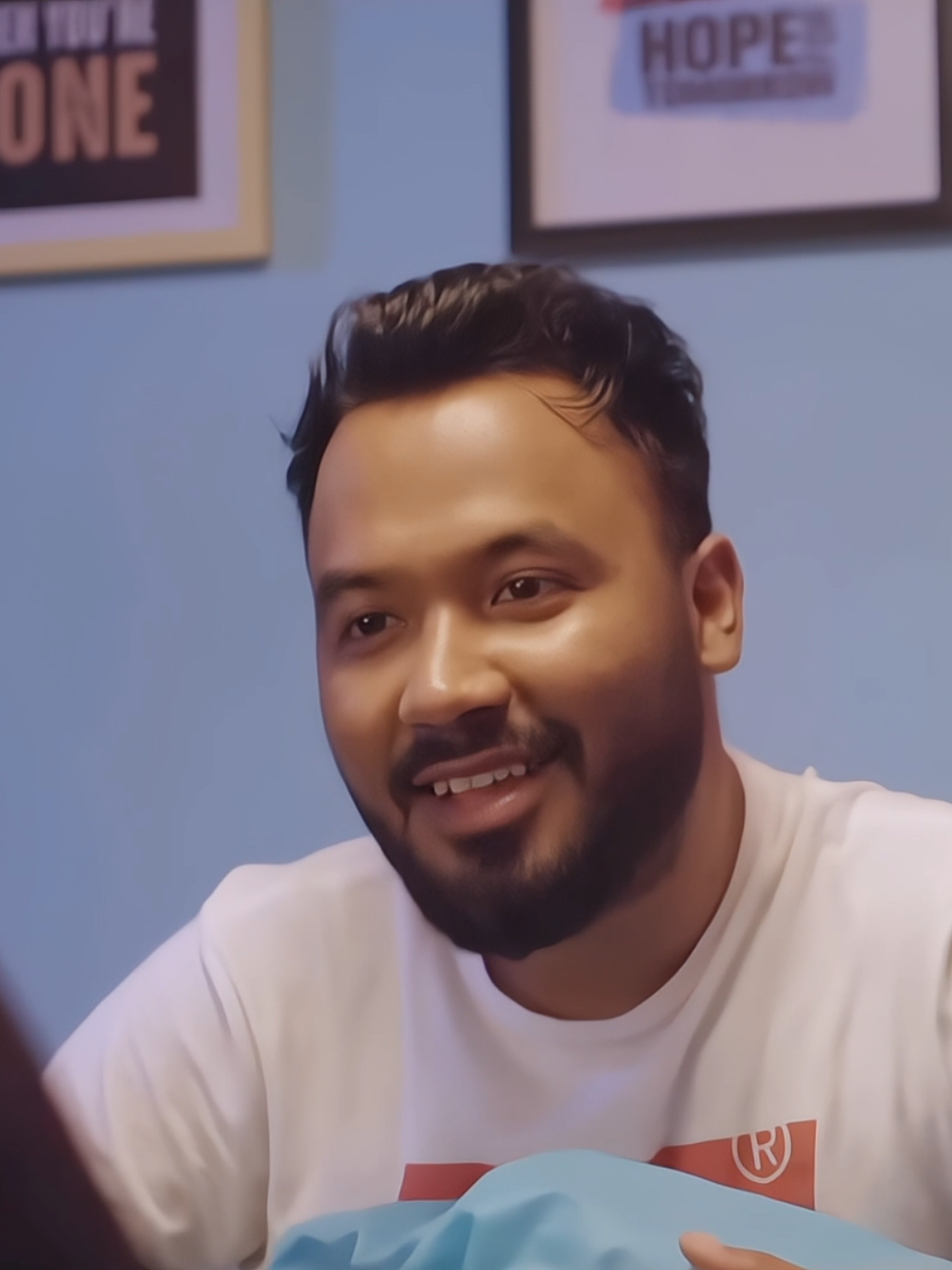 তুমি হাসলে আমার হার্টবিট বাইড়া যায় 