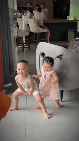 Đang yêu vô cùng #letrunghoang #theanh28 