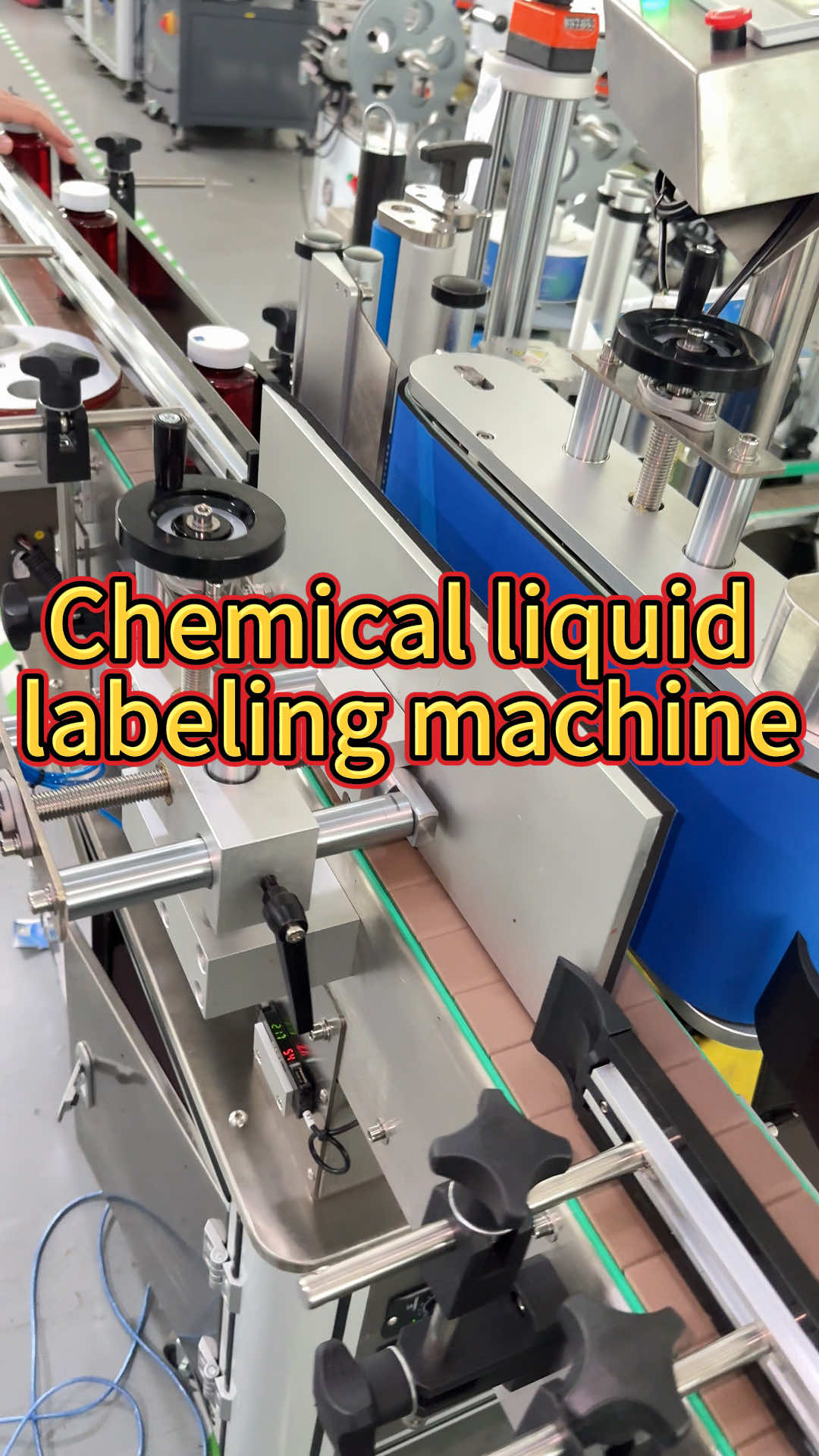 How to label liquid medicine bottles?#labelingmachine #chinafactory #labelingmachinemanufacturers #fyp #mahine #china 