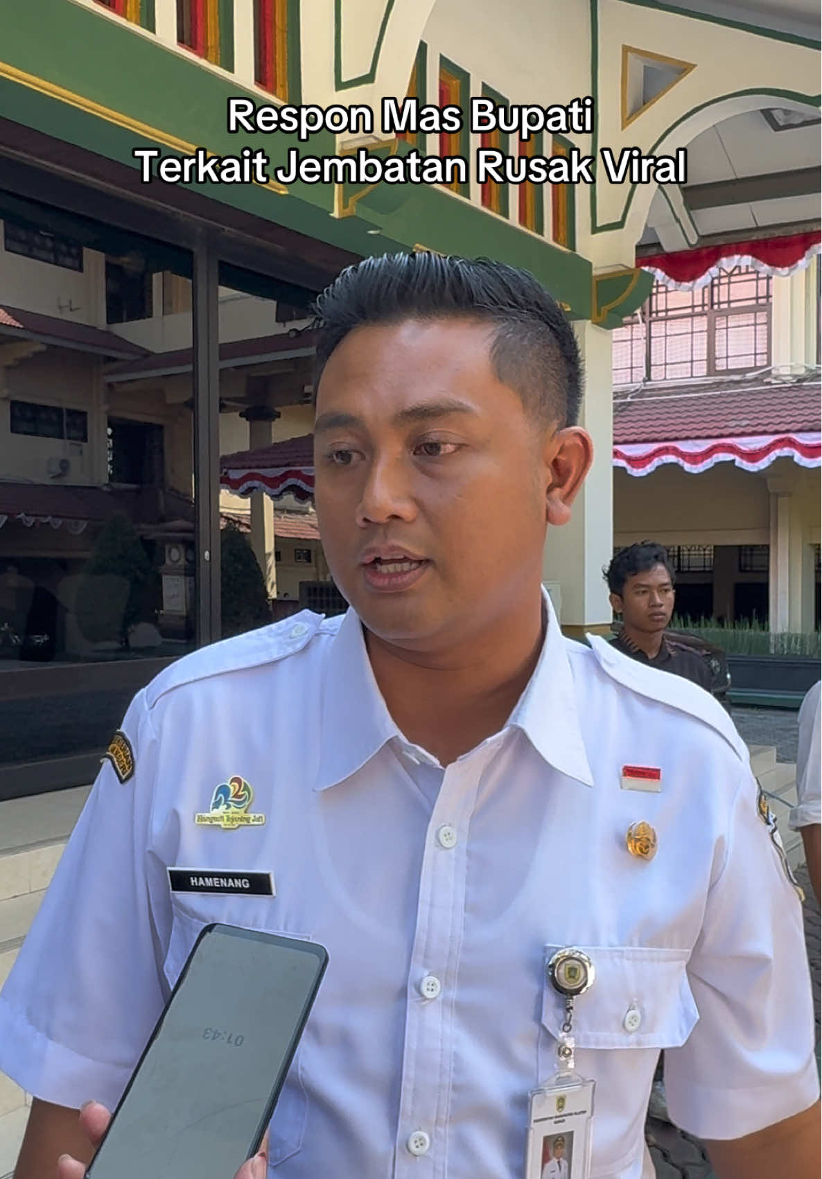 Respon Mas Bupati @Hamenang Wajar Ismoyo terkait jembatan rusak yang viral. Akan dikoordinasikan dengan dinas terkait untuk diperbaiki. Sabar dulu ya #hamenang #klaten #klatenkeren #jembatan #viral 