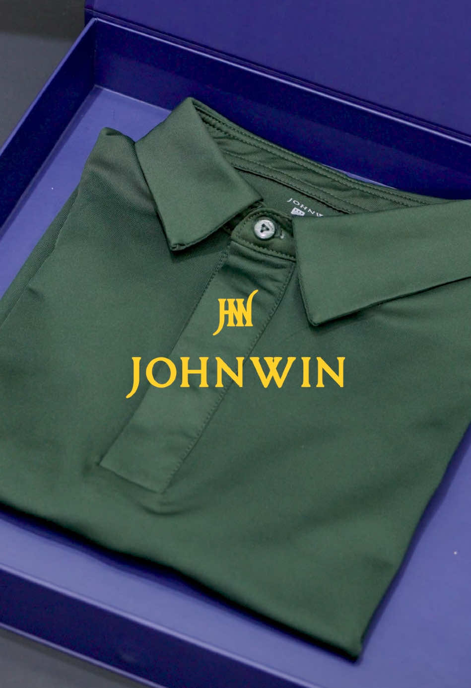 Polo Alpha Drifit, nggak cuma nyaman dipakai, tapi juga tahan kusut dan fleksibel saat dipakai seharian. #JohnwinOfficial #Johnwin #KaosPria #Polo 