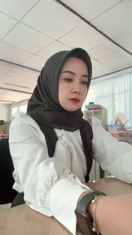 Ketika anak kelas menjadi 40-42 siswa perkelas …  Nama Siti ada banyak Nama Syifa sifa shifa ada banyak  Nama Aulia pun banyak  Zahra juga banyak  Nazwa banyak 😅 Jangan sampai ketuker deh pokoknya 😁
