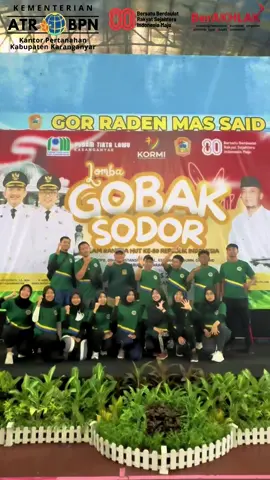 🔥Lestarikan Tradisi, Junjung Sportivitas!🔥 Dalam rangka memperingati HUT ke-80 Republik Indonesia, pegawai Kantor Pertanahan Kabupaten Karanganyar turut serta meramaikan Lomba Olahraga Tradisional Gobak Sodor yang digelar di GOR RM Said Karanganyar, tanggal 4–6 Agustus 2025. 🏃‍♀️ Gobak Sodor bukan sekadar permainan—tapi simbol kekompakan, strategi, dan semangat kebersamaan! 💪 Selama tiga hari, perwakilan pegawai siap bertanding dengan semangat tinggi membawa nama Kantah Karanganyar. Semoga semangat gotong royong dan nilai-nilai budaya bangsa terus tumbuh bersama kita! 🇮🇩 Ayo dukung tim Kantah Karanganyar! 💪 Merdeka! ❤️🤍 Yukk #sobATRBPN Karanganyar, ikuti dan pantau terus media sosial resmi Kantor Pertanahan Kabupaten Karanganyar untuk mengetahui update informasi seputar pertanahan! Website : kab-karanganyar.atrbpn.go.id Instagram : KantahKabKaranganyar X : bpnkaranganyar Facebook : KantahKabKaranganyar Youtube : KantahKabKaranganyar Apabila ada permasalahan seputar pelayanan pertanahan di Kabupaten Karanganyar, silakan sampaikan aspirasi dan pengaduan anda melalui Whatsapp Hotline Center pada nomor 0811-1068-0000. #HUTRI80 #GobakSodor2025 #OlahragaTradisional #SemarakAgustus #ATRBPNKiniLebihBaik #ATRBPNMajudanModern #MelayaniProfesionalTerpercaya #SetiapKitaAdalahHumas #SetiapKitaAdalahAmbassador #KantahKabKaranganyar