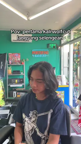 Kameramen kita sekarang  udah keren !!!  #wolfcut #haircut #ladybarber #barbershop #yogya #fyp 