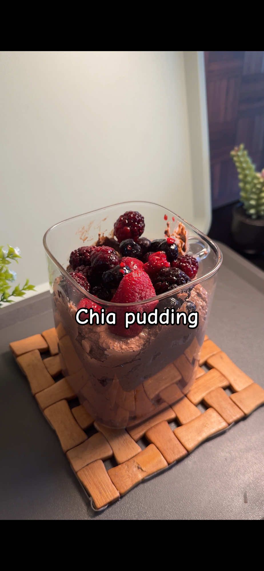 Meal prep made easy! 🙌 This creamy Overnight Oats Chia Pudding is a game-changer for busy mornings. It’s packed with fiber and protein to keep you full and energized.#overnightoatsrecipe #chiapudding #healthybreakfast #mealprepideas #EasyRecipe 