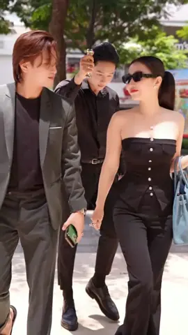 Nắm tay anh đi trên con đường dài #TuyenDoan #MQSKIN 