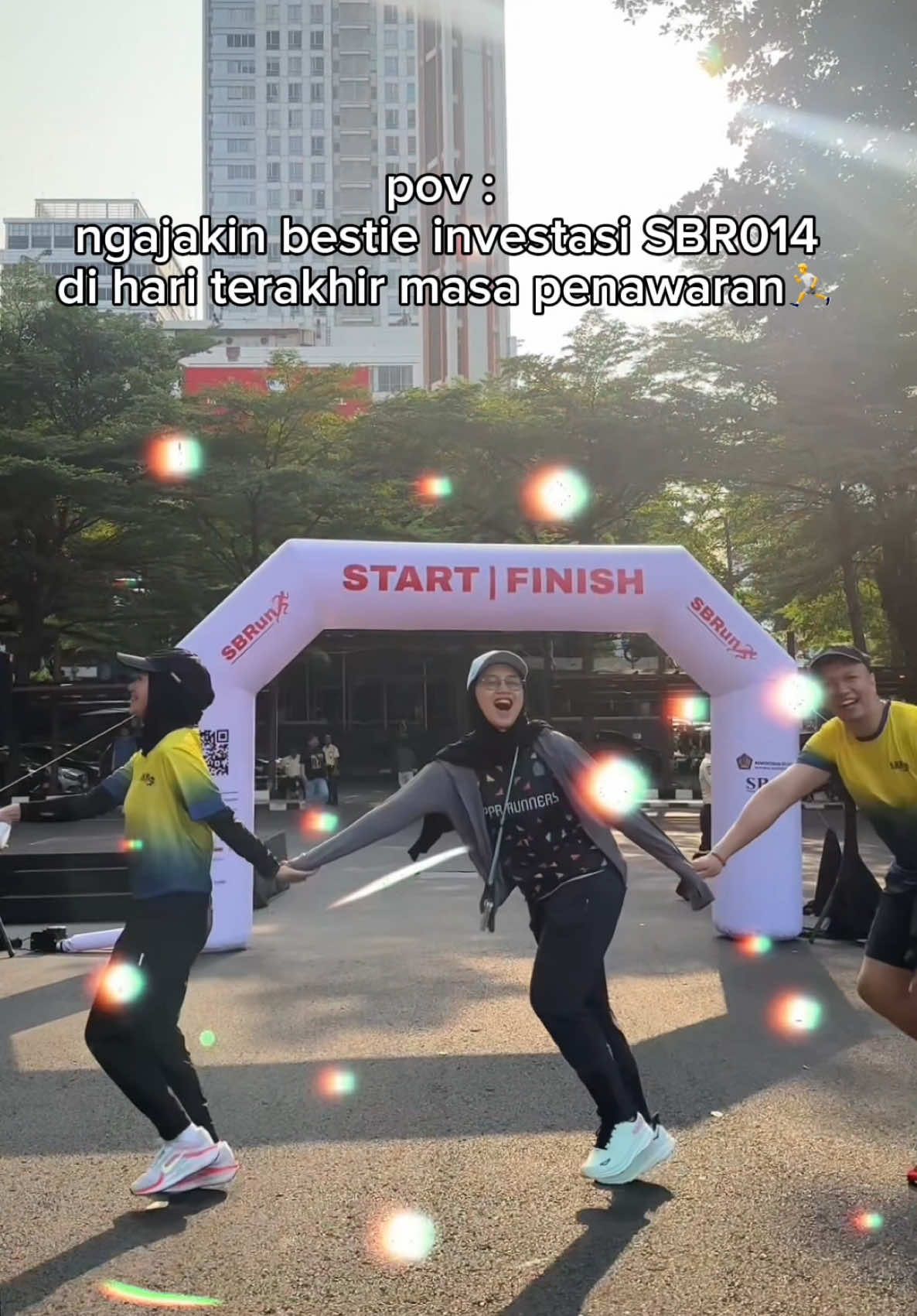 H-1 Penutupan Masa Penawaran SBR014‼️ Mulai rencanakan masa depanmu dengan langkah yang pasti.  SBR014 adalah Saving Bond Ritel dari Pemerintah Indonesia. Investasi aman, terjangkau, dan dijamin 100% oleh negara. Cocok untuk kamu yang ingin hasil stabil sambil berkontribusi untuk pembangunan negeri.  Tersedia 2 pilihan seri: 📌SBR014T2 – Tenor 2 tahun | Kupon minimal 6,25% per tahun 📌 SBR014T4 – Tenor 4 tahun | Kupon minimal 6,35% per tahun (Suku bunga mengambang dengan batas minimal) Masa penawaran: 14 Juli – 7 Agustus 2025 Investasi sekarang melalui https://www.djppr.kemenkeu.go.id/savingsbondritel ##PilihanBerhargauntuk hidup lebih terencana. Ayo ambil langkah hari ini untuk masa depan yang lebih pasti! ##SBR014#IniUntukKita